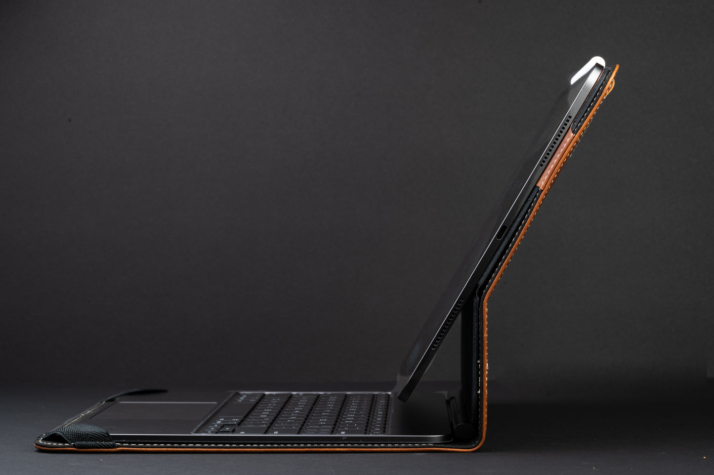 Limited Run: Magic Keyboard Leather Case M5/M4 iPad Pro 13"