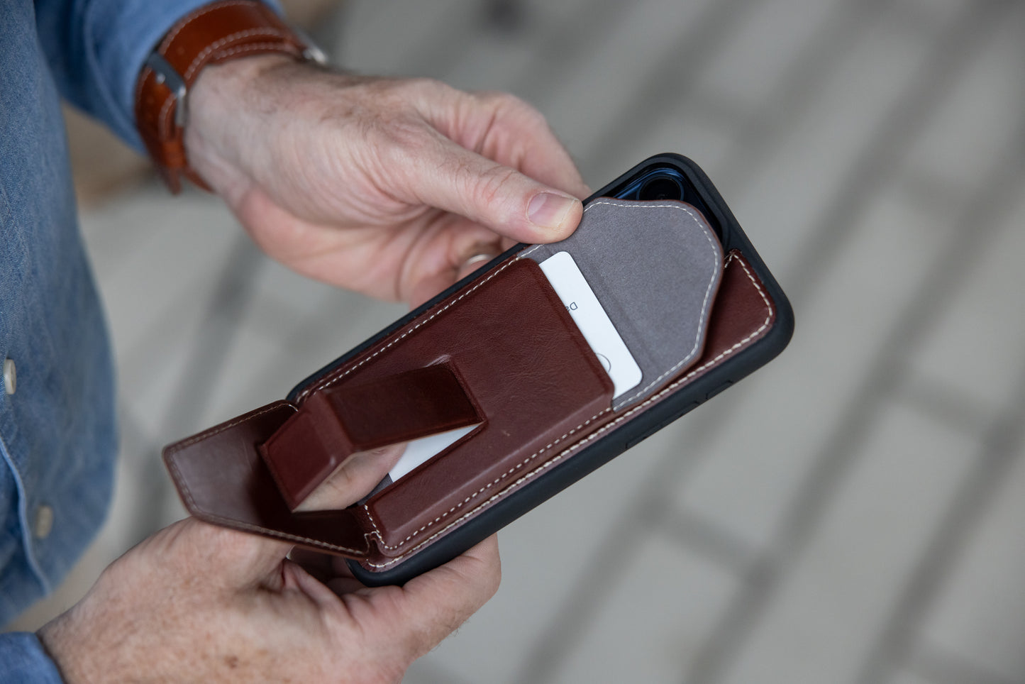 Slim Magsafe Leather Wallet Stand