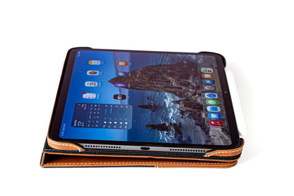 Limited Edition: Magnetic Leather Case M5 / M4 iPad Pro 11"