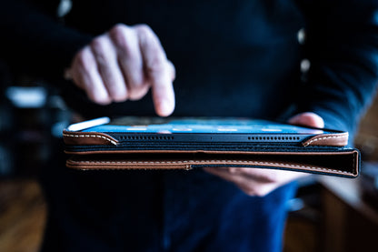Limited Edition: Magnetic Leather Case M5 / M4 iPad Pro 11"