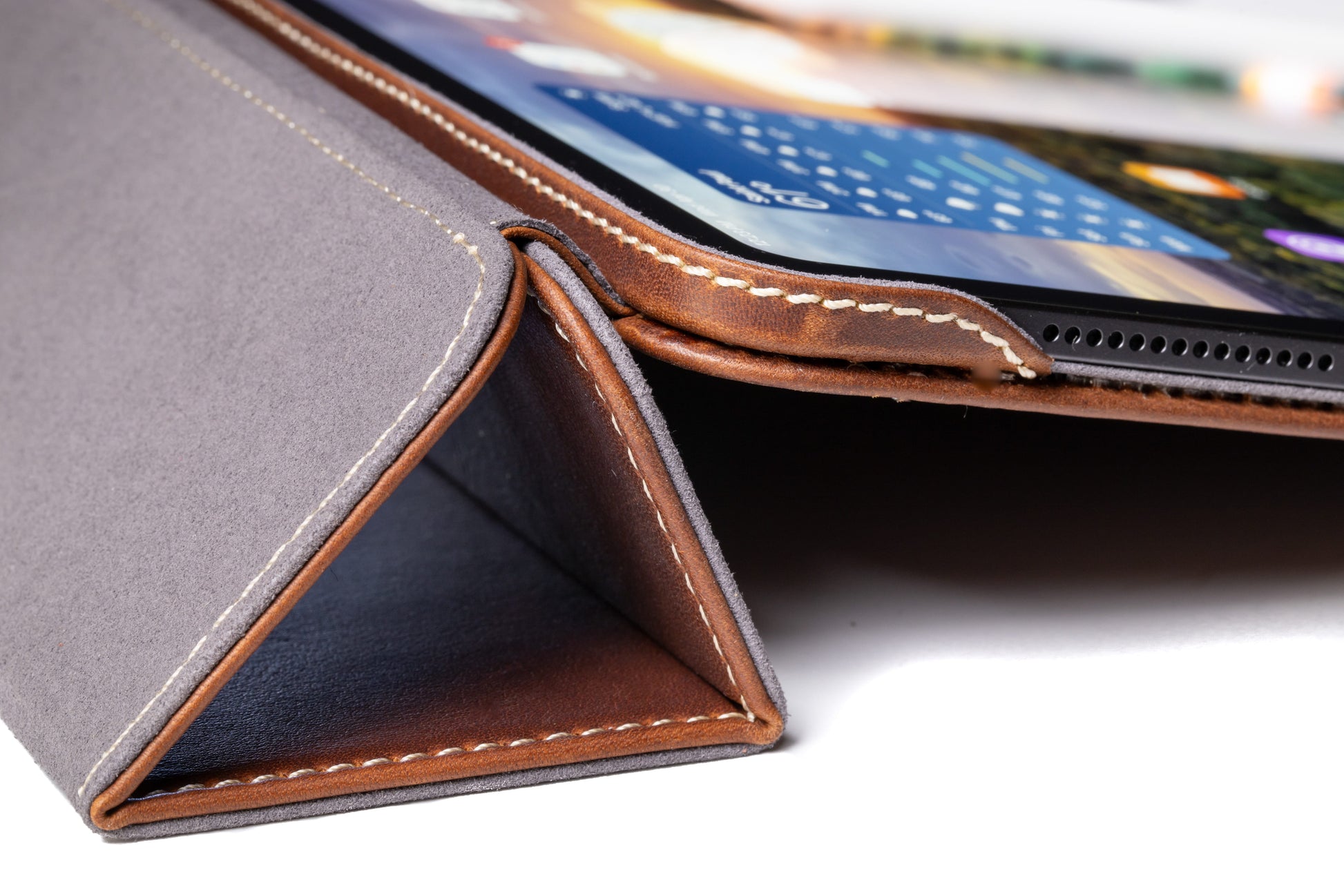 Burton Goods LLC iPad Case Slim Magnetic Leather iPad Case M5 / M4 iPad Pro 13"