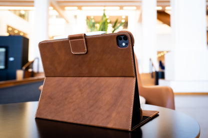 Limited Edition: Magnetic Leather Case M5 / M4 iPad Pro 13"