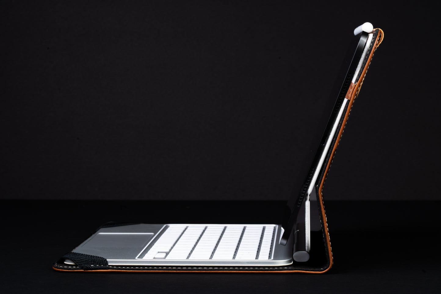 Limited Run: Magic Keyboard Leather Case M5/M4 iPad Pro 11"