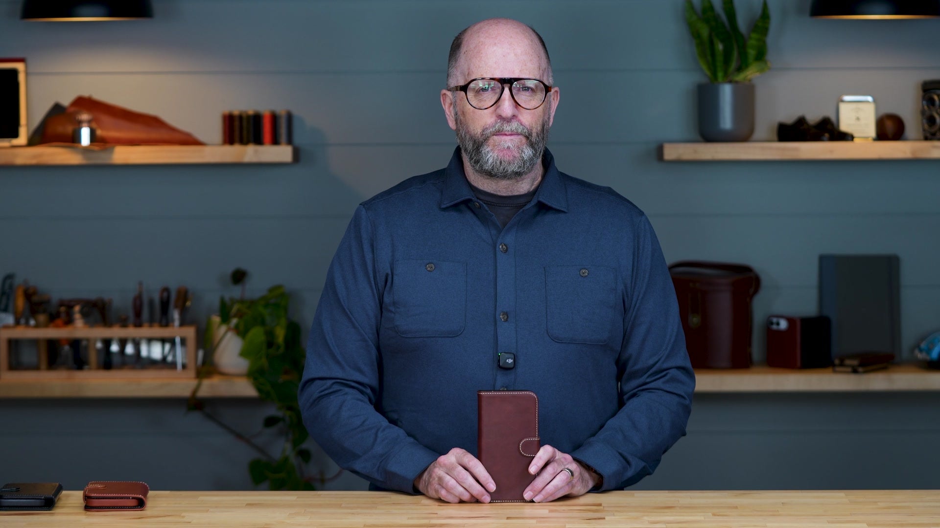 Luxury Pocket Book Wallet Case For iPhone 18 Pro Max review video