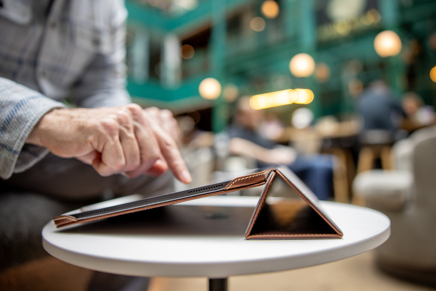 Slim Magnetic Leather iPad Case M4 iPad Pro 13"