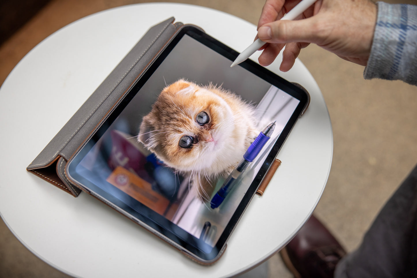 Slim Magnetic Leather iPad Case M4 iPad Pro 13"